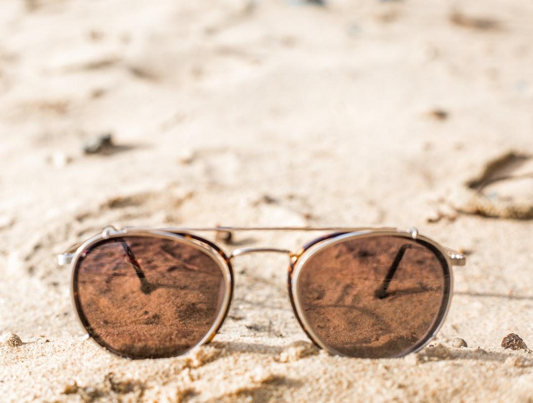 Aviator Sunglasses: A Timeless Accessory with a Rich History - Rad Sunnies